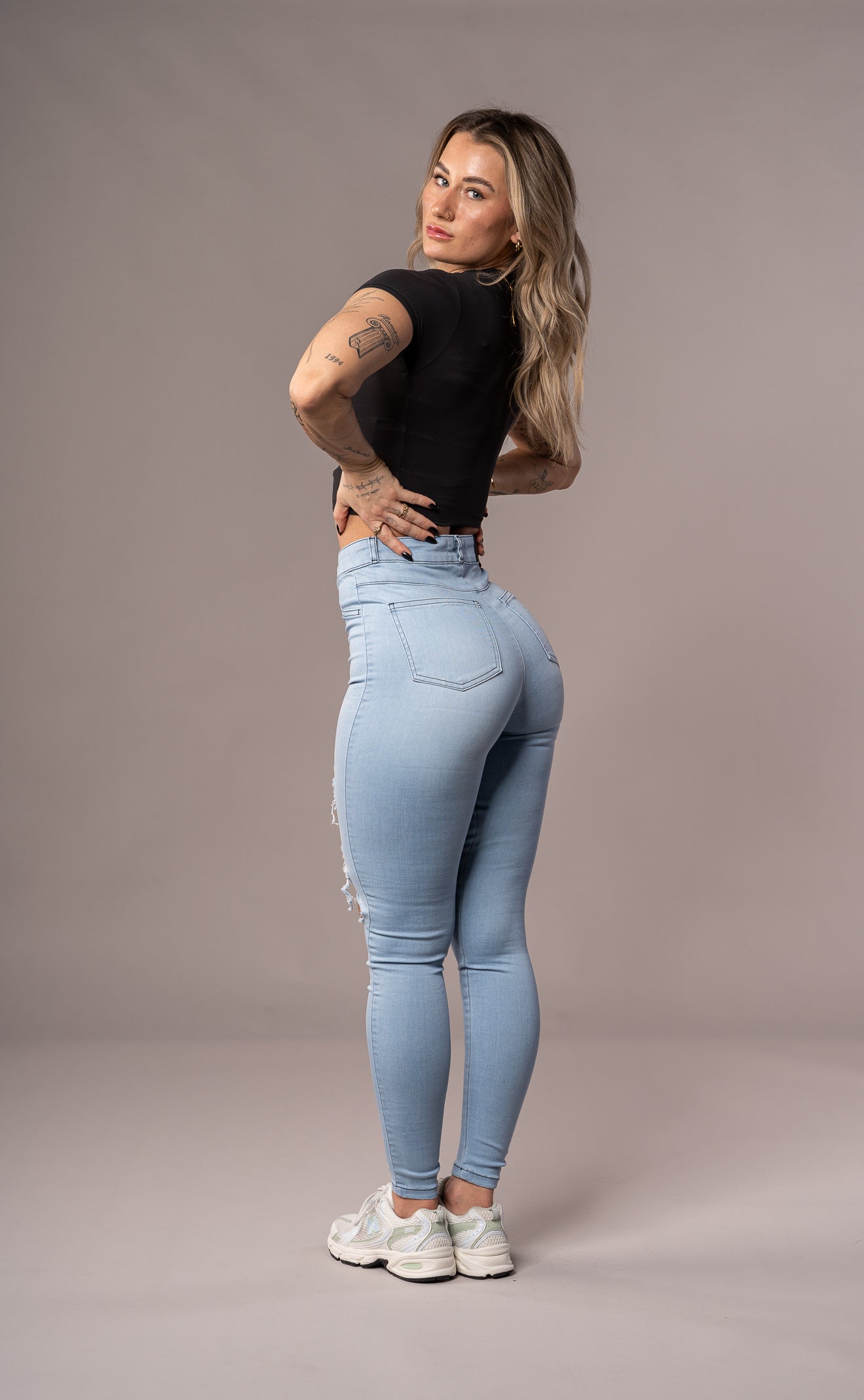 Womens Regular Super Ripped High Waisted Fitjeans - Bleach Blue Regular Super Ripped High Waisted FITJEANS