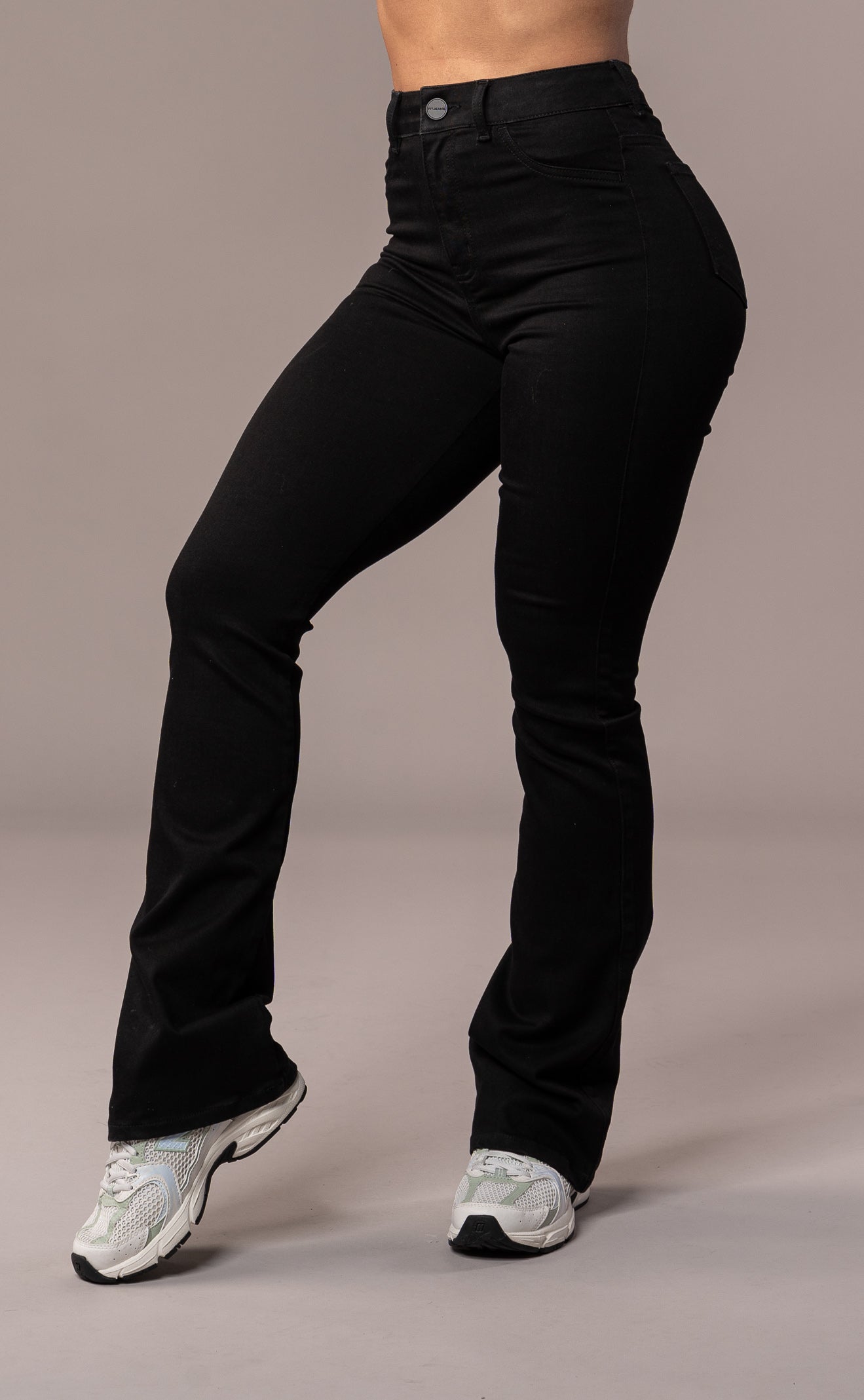 Womens Flared Fitjeans - Black Flared FITJEANS   